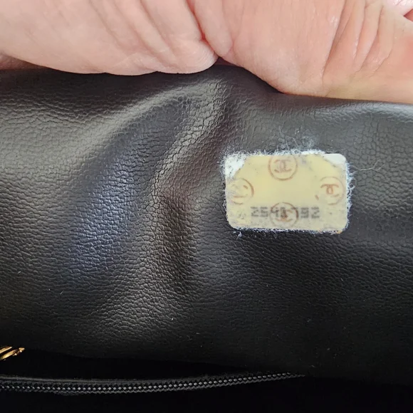 CHANEL Vintage Black Quilted Leather Shoulder Bag - Picture 9 of 16